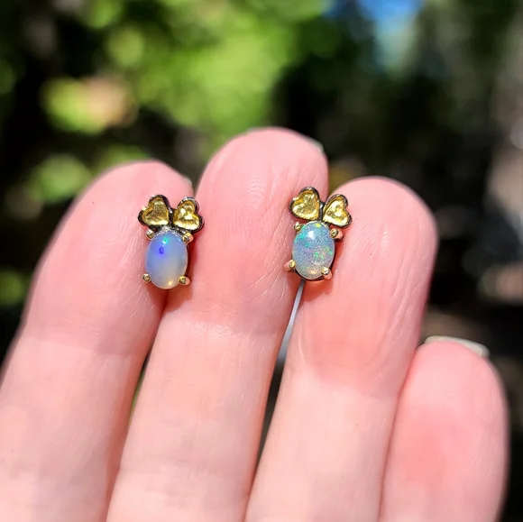 3k each Opal solitaire studs with 24k heart accents - Picture 5 of 6